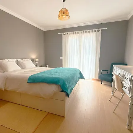 Marta - Balcony, Patio, Pool * Ferrel (Leiria)